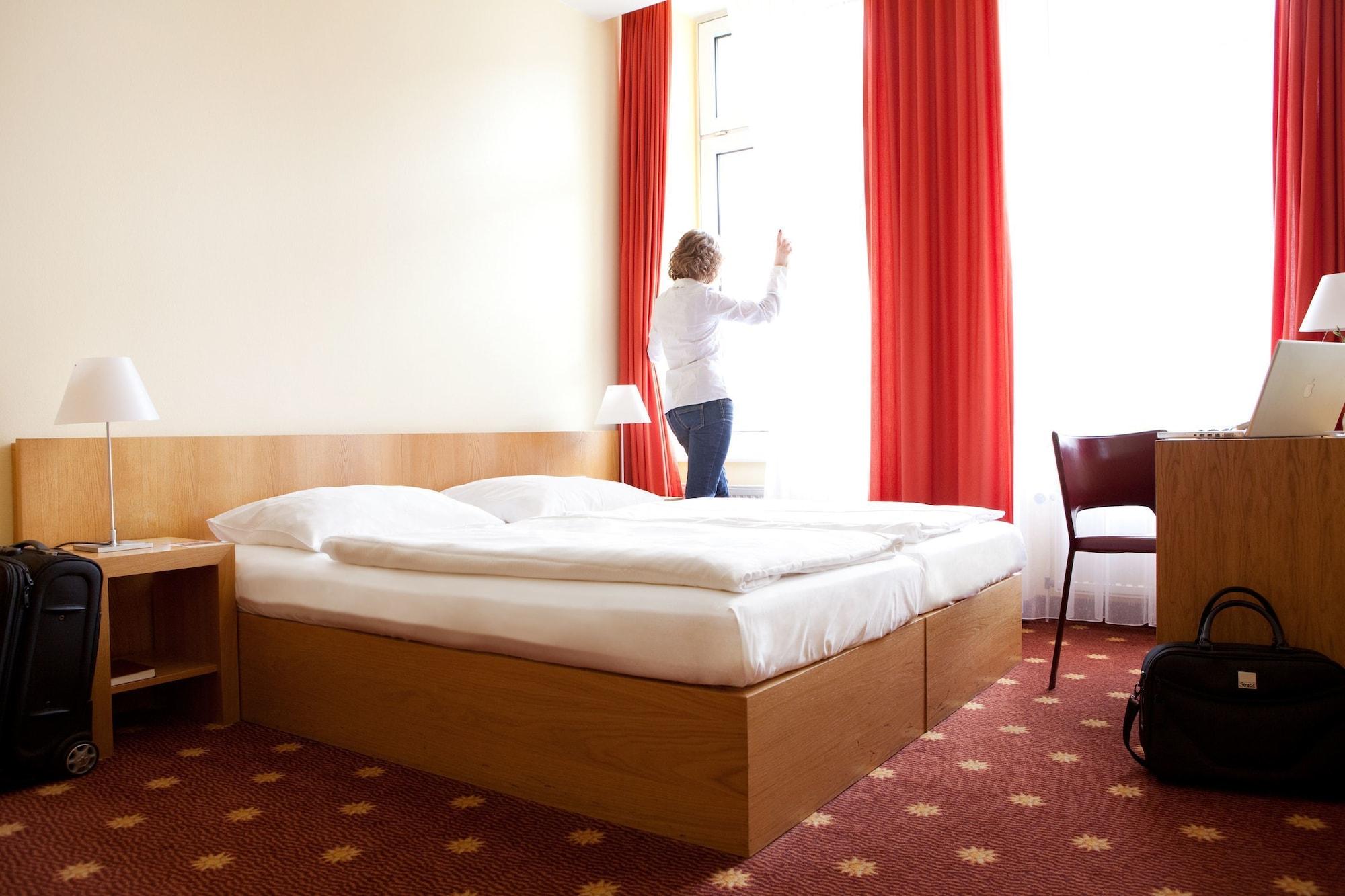 Vienna House Easy By Wyndham Rostock Hotel Kültér fotó
